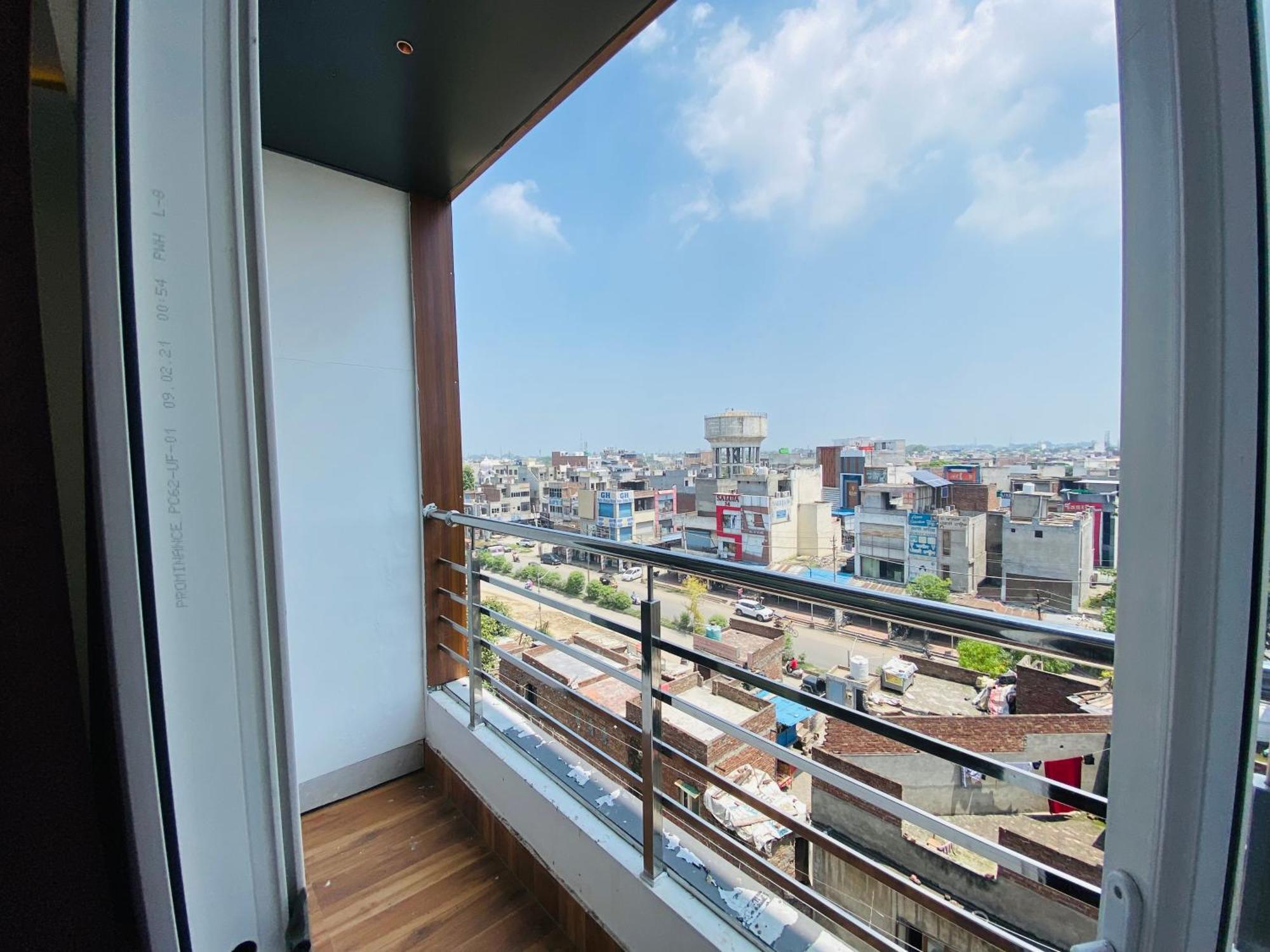 Hotel White House Walking Distance From Golden Temple- With Parking 阿姆利则 外观 照片