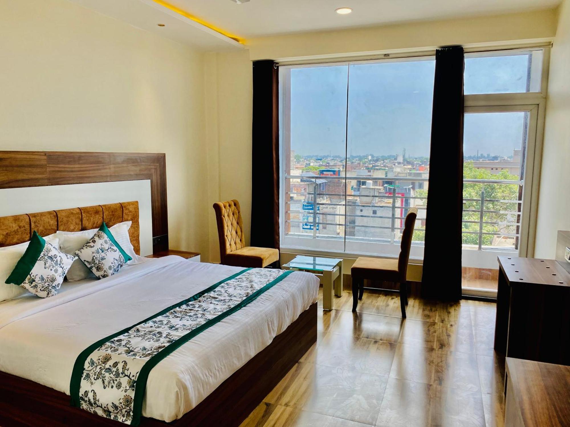 Hotel White House Walking Distance From Golden Temple- With Parking 阿姆利则 外观 照片